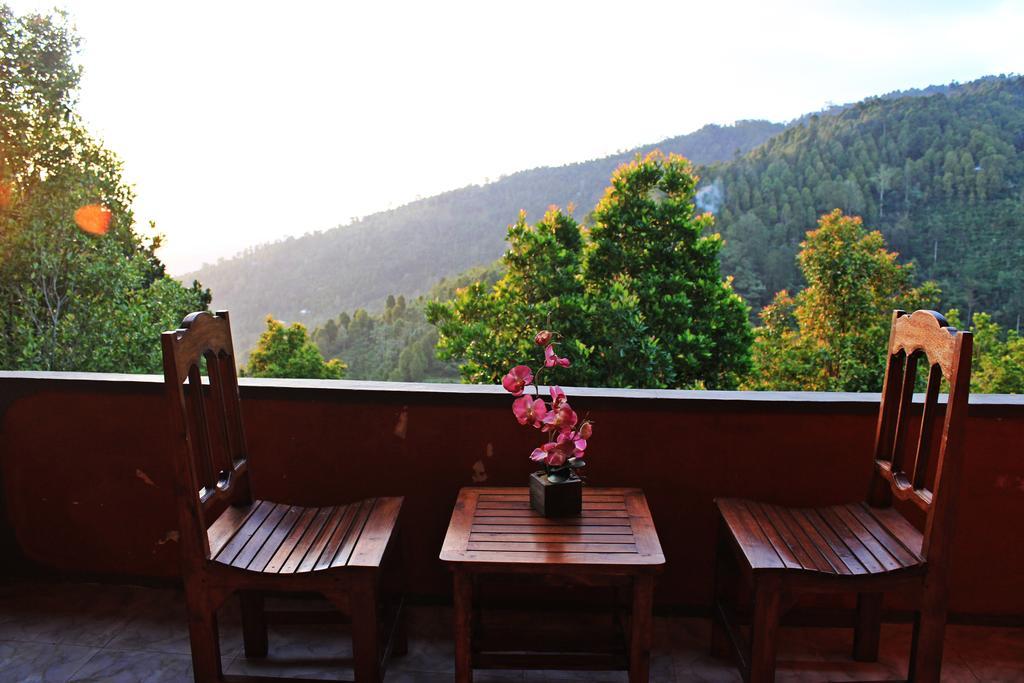 Aryautama Garden Villa Munduk Rum bild